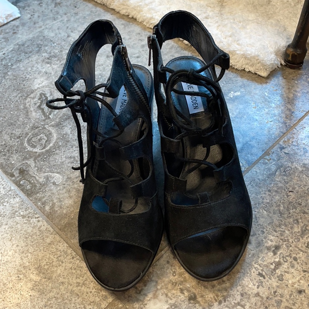 Steve Madden Black Nilunda Lace-Up Sandal. Size 9